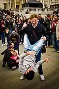 الفيساكي سنة 2012 في مربع ترافلاغار في لندن