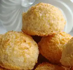 ماكرون نباتي مصنوع من معجون اللوز.