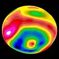 مخطط ارتفاع 4 فيستا (كما تم تحديده من صور تلسكوب هابل الفضائي في مايو 1996) كما يُرى من الجنوب الشرقي، ويُظهر فوهة رياسيلفيا في القطب الجنوبي وفراليا بلانيتيا بالقرب من خط الاستواء.