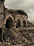 الدمار الذي طال مدخل المقهى خلال الحرب