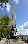الجانب الغربي لمسلة كليوبترا في لندن.