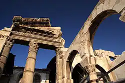 آثار من بوابة المعبد الغربية
