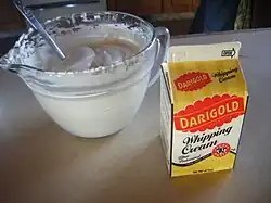 كريمة الخفق (Whipping Cream) أو الكريمة السائلة تكون سائلة مثل الحليب قبل الخفق. ينبغي التمييز بينها وبين الكريمة المخفوقة (Whipped cream). طبعاً هناك أنواع أخرى مثل كريمة الخفق الثقيلة (Heavy Whipping Cream).