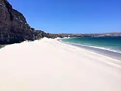 شاطئ الرمال البيضاء