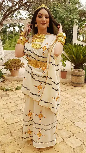 الملحفة الشاوية في شكل عصري