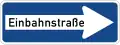 Einbahnstraße طريق ذو اتجاه واحد اجباري.يجب عليك القيادة فقط باتجاه اليمين في هذا الطريق.
