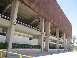 منطقة وقوف السيارات.