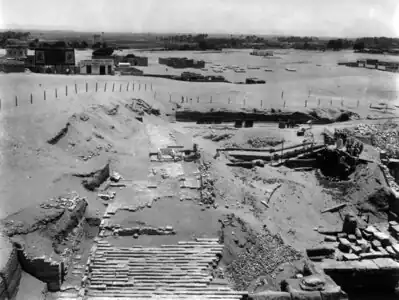 أعلى الدرج الروماني قبل تفكيكه في عامي 1931 و1932